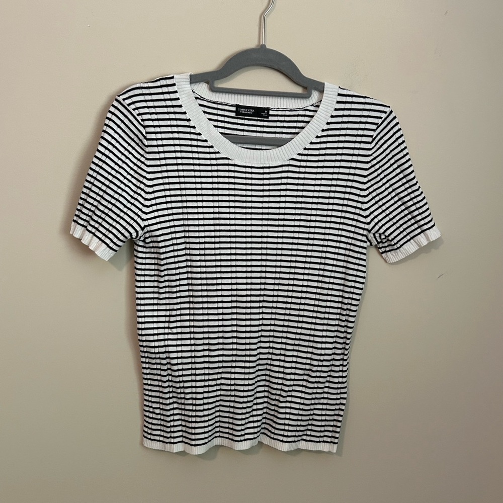 Simply Vera Wang Black and White Striped Short Sleeve Sweater Size Medium